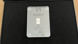 Iridium-Barren, spiegelpolierte ein Zehntel Unze, in klarem Acrylgehäuse mit MetaMetals-Logo graviert