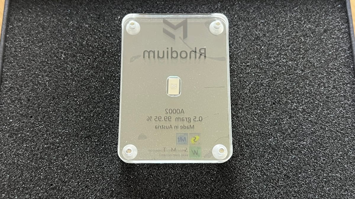 Rhodium-Barren 0,5g in transparentem Acrylgehäuse mit MetaMetals-Logo und Seriennummer